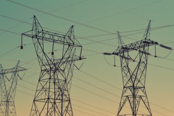 Photo Navigating Power Outages: Tips for UK Businesses to Minimise Disruption